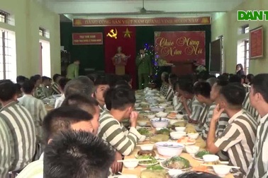 Bữa cơm tất niên ở trại giam