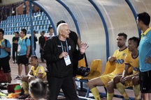 FLC Thanh Hoá “tung cờ trắng” trên đường đua đến ngôi vô địch V-League