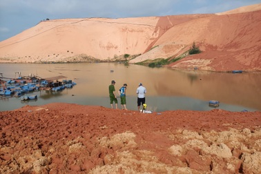 Tìm thấy thi thể thứ 2 trong vụ sập bãi thải titan ở Bình Thuận