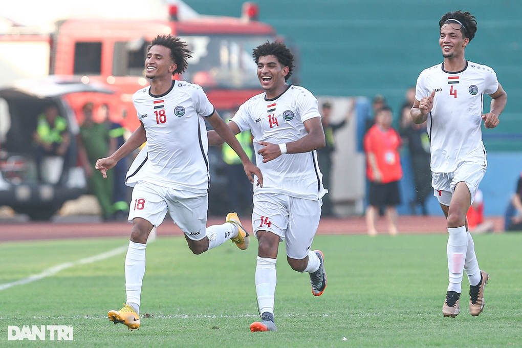 Thắng đậm U23 Singapore, U23 Yemen gây sức ép lên U23 Việt Nam - 1 Thắng đậm U23 Singapore, U23 Yemen gây sức ép lên U23 Việt Nam - 1