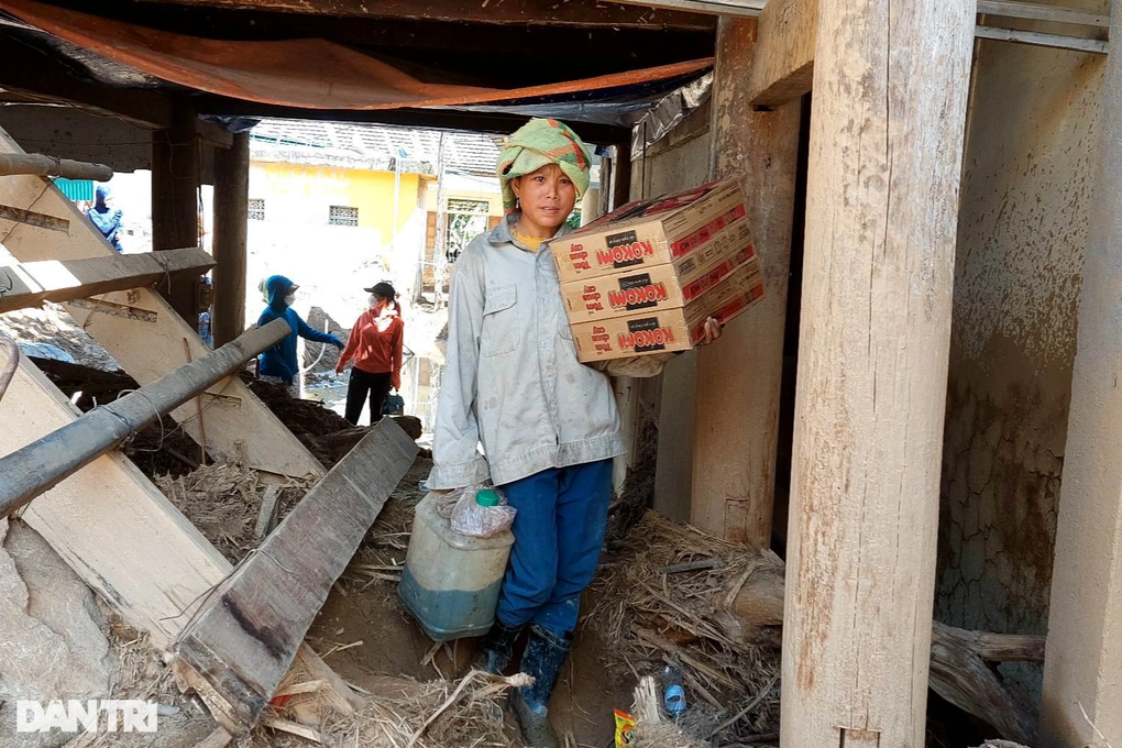 Lũ quét kinh hoàng ở Nghệ An: Hơn 200 người lang thang ở nhờ - 7 Lũ quét kinh hoàng ở Nghệ An: Hơn 200 người lang thang ở nhờ - 7