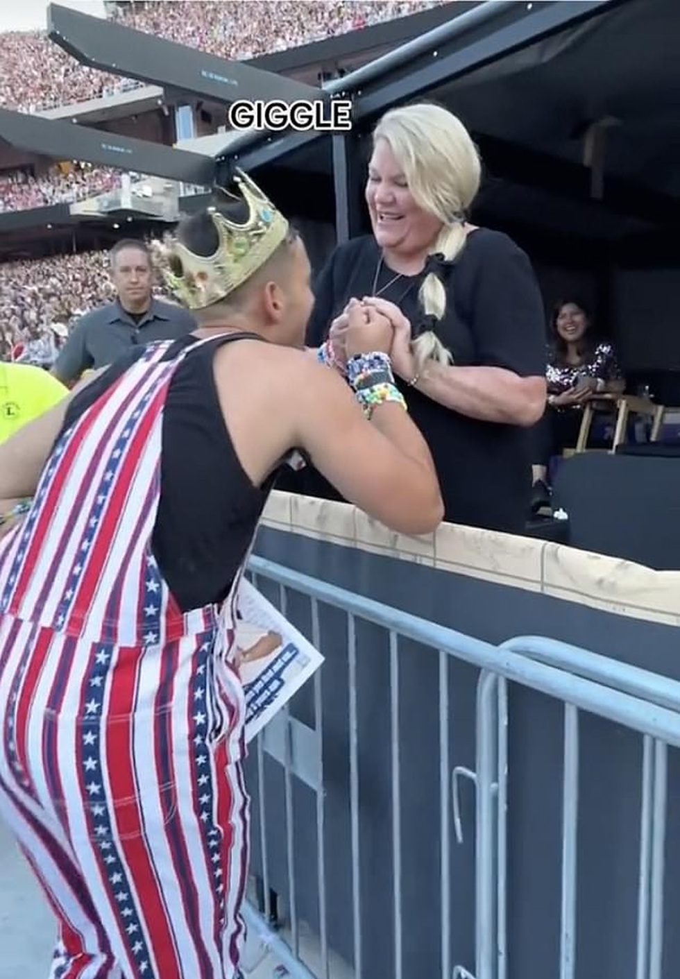 Không sinh ra con ở vạch đích, cha mẹ Taylor Swift vẫn giúp con thành công - 7 Không sinh ra con ở vạch đích, cha mẹ Taylor Swift vẫn giúp con thành công - 7