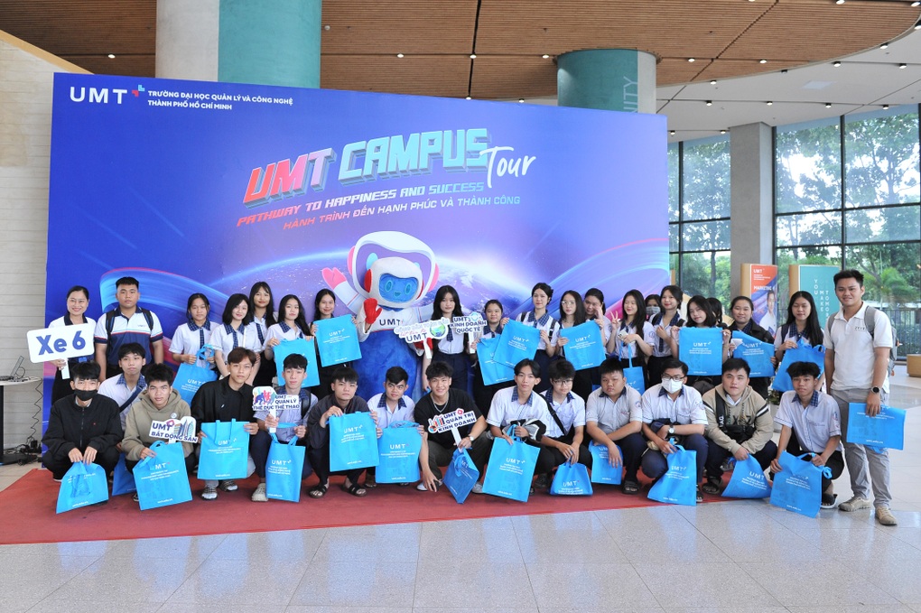 Học sinh được hướng nghiệp và tư vấn tuyển sinh tại UMT Campus Tour 2025 - 1 Học sinh được hướng nghiệp và tư vấn tuyển sinh tại UMT Campus Tour 2025 - 1