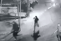 Nam thanh niên nghi cầm súng bắn nhiều phát vào nhóm người truy đuổi