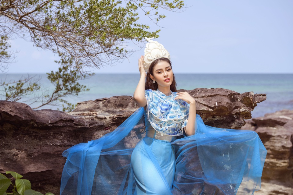 Á hậu Lý Kim Thảo không muốn là “bình hoa di động” trên màn ảnh - 1 Á hậu Lý Kim Thảo không muốn là “bình hoa di động” trên màn ảnh - 1