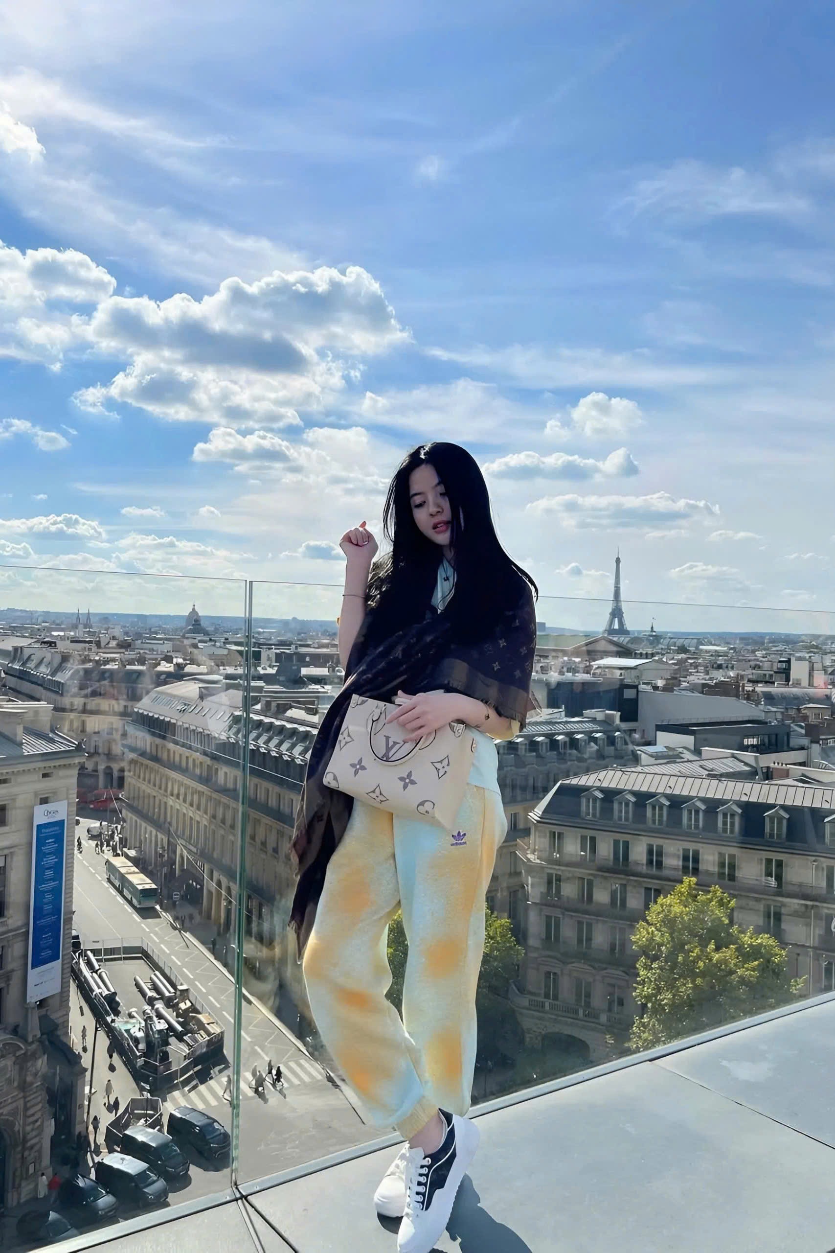 View - Vợ cầu thủ Quang Hải sở hữu loạt túi hàng hiệu Hermès, Dior đắt giá | Báo Dân trí