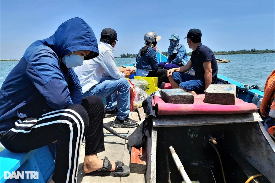 Ốc đảo người già ở cuối sông đầu biển với khát vọng được vào bờ - 2 Ốc đảo người già ở cuối sông đầu biển với khát vọng được vào bờ - 2