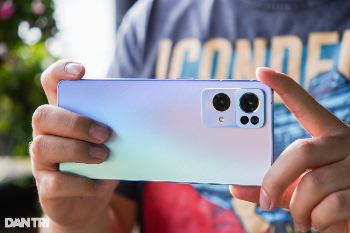 Cận cảnh Oppo Reno7 Pro 5G - Đối thủ của iPhone 13, Xiaomi 12 - 4 Cận cảnh Oppo Reno7 Pro 5G - Đối thủ của iPhone 13, Xiaomi 12 - 4