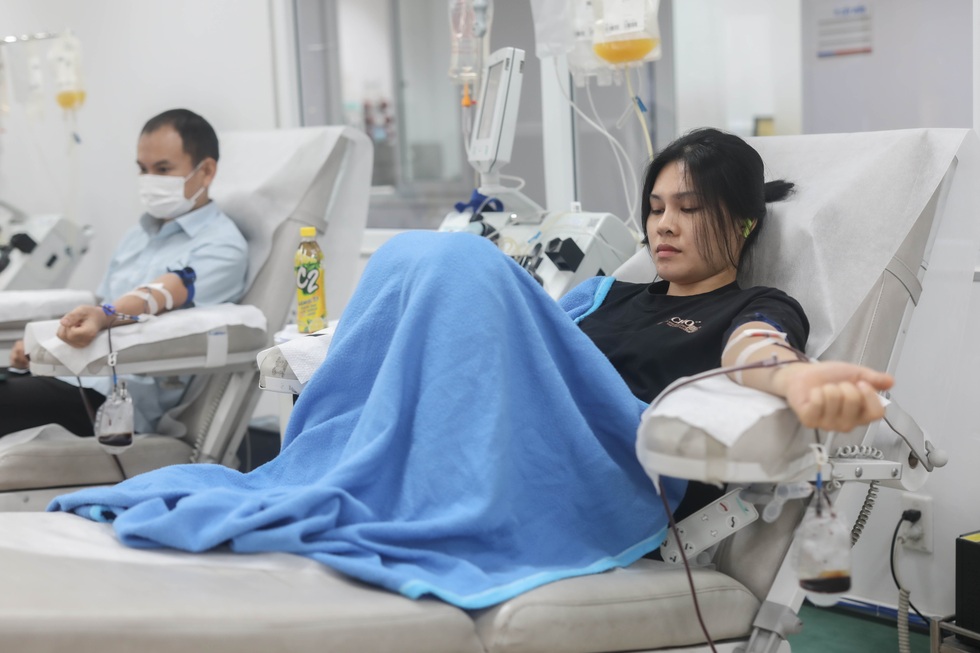 Giới trẻ ở TPHCM dậy từ 5h, đi hàng chục cây số để hiến tiểu cầu cứu người