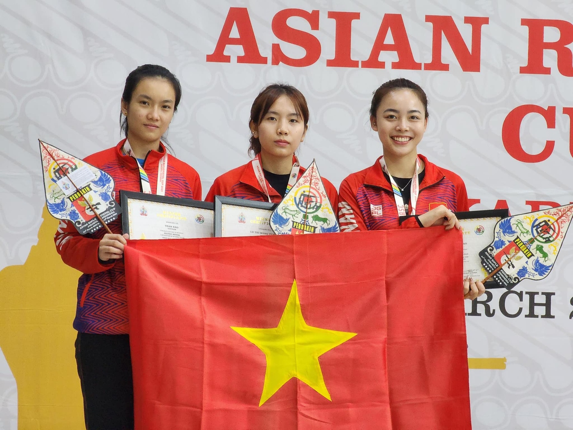Mỹ nhân bắn súng và lần giành thành tích vàng chỉ với cây súng cũ - 2 Mỹ nhân bắn súng và lần giành thành tích vàng chỉ với cây súng cũ - 2