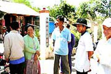 Kiểu chữa bệnh kỳ lạ của nhóm “thầy lang” không bằng cấp