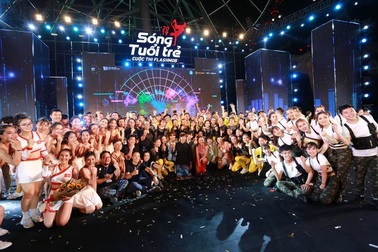 Chung kết Flashmob “Sóng tuổi trẻ”: DUE DANCE ẵm giải thưởng 100 triệu