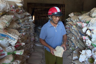 Thu giữ 44 tấn đá Fluorit khai thác “chui”