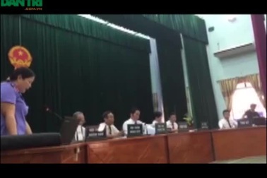 Bà Nguyễn Thị Bích Hà - đại diện Viện KSND tỉnh Nghệ An trình bày quan điểm của Viện KSND tỉnh Nghệ An về vụ án