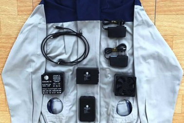 Nắng nóng 40 độ, khách vung tiền triệu sắm áo chống nắng gắn điều hòa