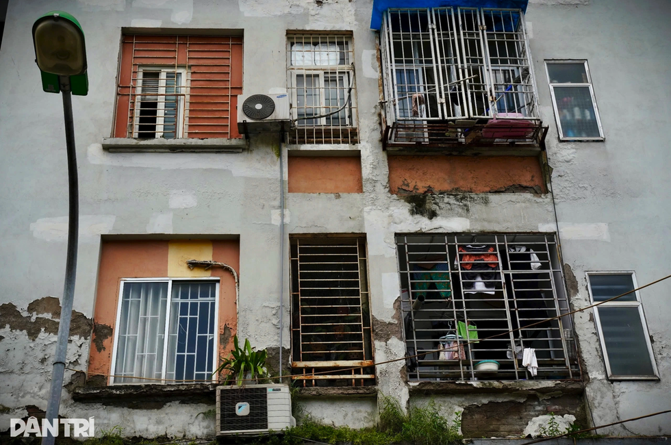 Vợ chồng làm 2 việc cùng lúc, bám trụ Hà Nội 10 năm vẫn không mua nổi nhà - 3 Vợ chồng làm 2 việc cùng lúc, bám trụ Hà Nội 10 năm vẫn không mua nổi nhà - 3