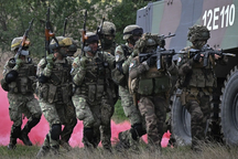 Le Monde: Pháp xem xét đưa lực lượng quân sự tới Ukraine