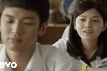 Bài hát chủ đề trong phim "Cô gái năm ấy chúng ta cùng theo đuổi" (2011)