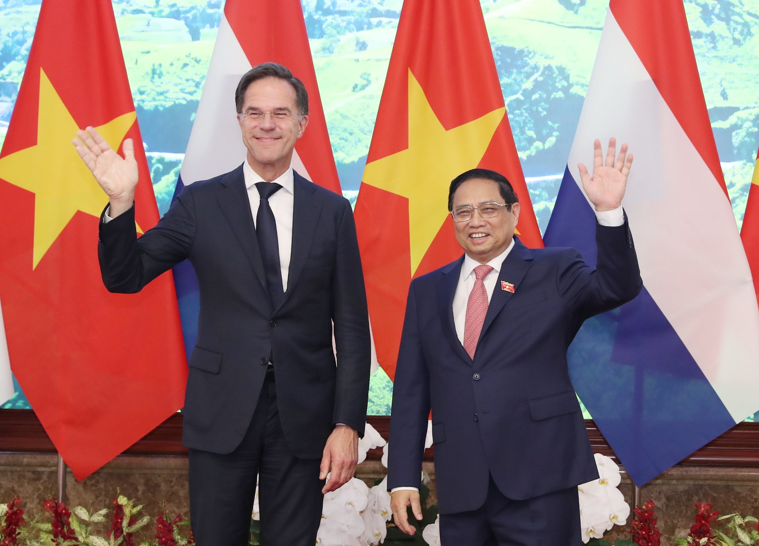 នាយករដ្ឋមន្ត្រី Pham Minh Chinh អញ្ជើញជាអធិបតីក្នុងពិធីស្វាគមន៍ចំពោះដំណើរទស្សនកិច្ចរបស់នាយករដ្ឋមន្ត្រីហូឡង់នៅវៀតណាម - 5 Thủ tướng Phạm Minh Chính chủ trì lễ đón Thủ tướng Hà Lan thăm Việt Nam - 5