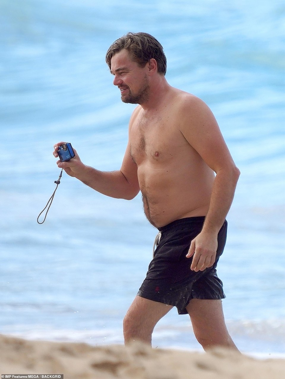 Leonardo DiCaprio lộ bụng phệ bên bạn gái trẻ - 10 Leonardo DiCaprio lộ bụng phệ bên bạn gái trẻ - 10