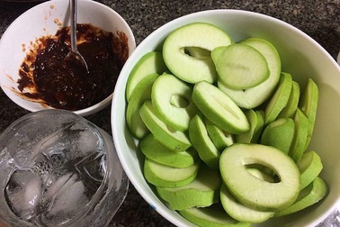 Bán cả tạ xoài cóc một ngày chỉ nhờ “nước chấm thần thánh”