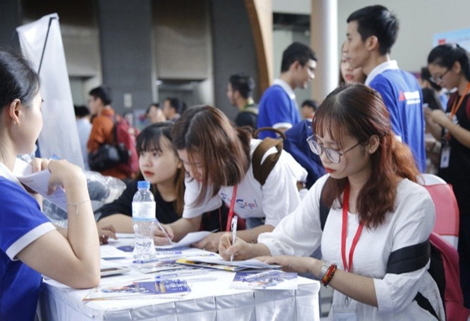 Tranh luận kịch liệt về việc: Tốt nghiệp đại học mà bị... giao gấp bì thư - 2 Tranh luận kịch liệt về việc: Tốt nghiệp đại học mà bị... giao gấp bì thư - 2