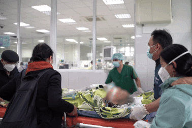 Đêm trắng chiến đấu với "tử thần" của y bác sĩ BV Bệnh nhiệt đới Trung ương