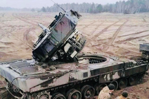 Xe tăng phương Tây viện trợ cho Ukraine gặp nạn trong huấn luyện