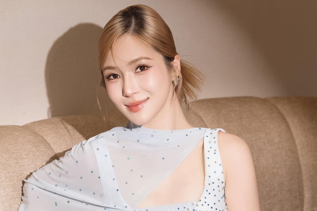 Hương Tràm hé lộ cuộc sống khi về Việt Nam, lý do hát ở Rực rỡ ngày mới - 1 Hương Tràm hé lộ cuộc sống khi về Việt Nam, lý do hát ở Rực rỡ ngày mới - 1