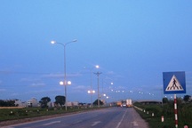 Hàng trăm bóng điện vẫn sáng rực ban ngày   