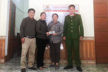 Nghệ An: Người phụ nữ nhặt được 50 triệu đồng mang đến báo công an