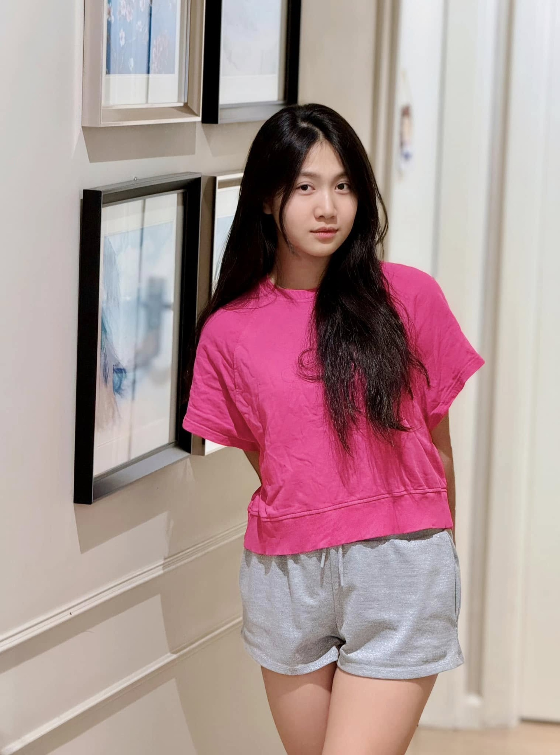 Con gái 16 tuổi của Mạnh Trường gây sốt: Xinh như hoa hậu, cao gần bằng bố - 8 Con gái 16 tuổi của Mạnh Trường gây sốt: Xinh như hoa hậu, cao gần bằng bố - 8