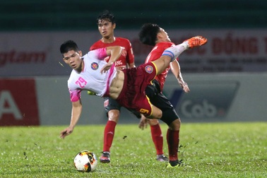 Hoà Sài Gòn FC, Long An ở sát với giải hạng dưới