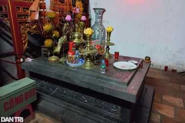 Bí ẩn ngôi mộ đá trong hậu cung đền thờ vị tướng đánh cướp biển