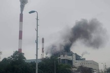 Khói đen bốc lên nghi ngút từ Công ty nhiệt điện Uông Bí sau tiếng nổ
