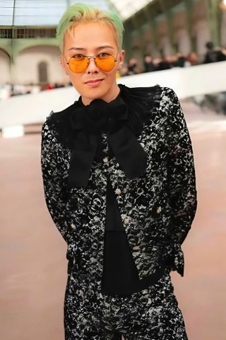 G-Dragon: Người đàn ông hiếm hoi "cân đẹp" mọi trang phục sến súa - 8