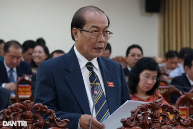 Đại biểu "truy" sân golf, đội bóng Cần Thơ có 90% cầu thủ "ngoại"