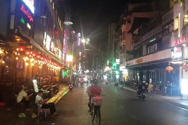 Phố Tây Bùi Viện đìu hiu dù đã mở cửa kinh doanh trở lại