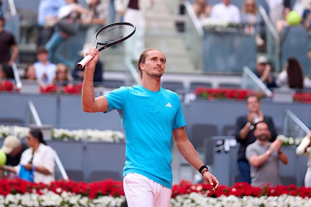 Zverev bừng tỉnh sau cú trượt nhịp, thẳng tiến tại Madrid Open - 1