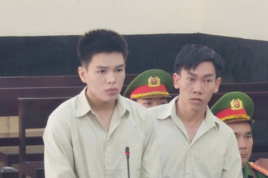 Cặp đôi "người nhện" chuyên đột nhập cửa hàng trộm điện thoại và máy tính