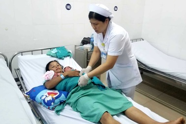 Sản phụ sinh 3 bé tự nhiên nặng đến 5,2kg