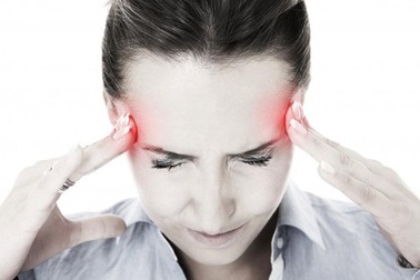 Tạo sao nên sử dụng Bách Thống Vương trong trường hợp bị đau đầu kinh niên?