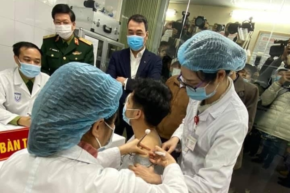Người Việt Nam đầu tiên được tiêm thử nghiệm vắc xin Covid-19 - 3 Người Việt Nam đầu tiên được tiêm thử nghiệm vắc xin Covid-19 - 3