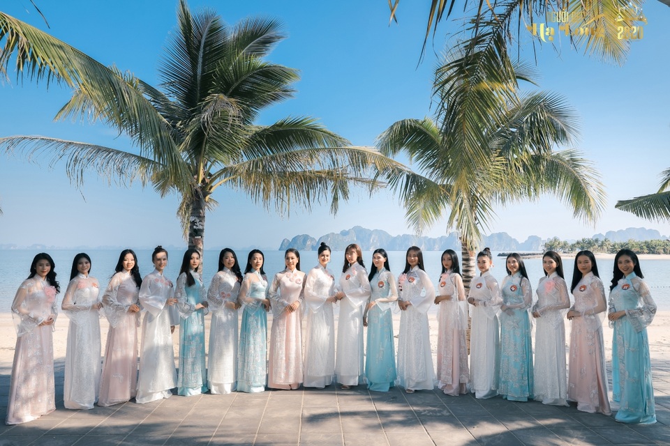 “Người đẹp Hạ Long” 2020 nhận vương miện trị giá 1 tỷ đồng - 4 “Người đẹp Hạ Long” 2020 nhận vương miện trị giá 1 tỷ đồng - 4