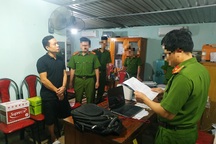 Bắt quả tang cán bộ địa chính nhận hối lộ ở Tuyên Quang