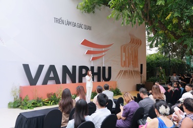 Văn Phú khai mạc triển lãm đa giác quan “Chạm vị nhân sinh”