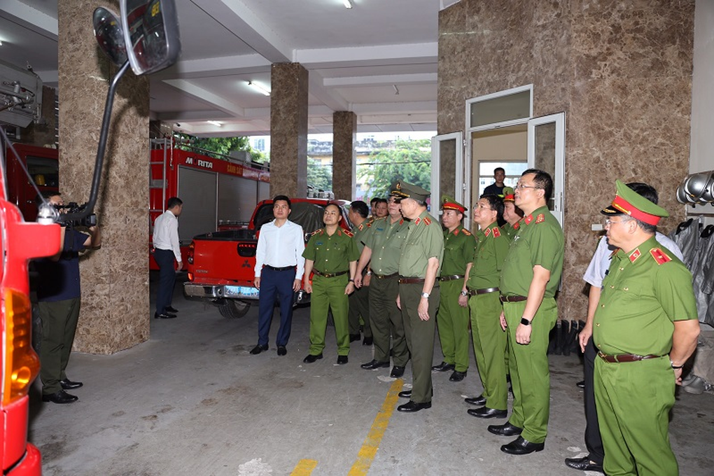 Đại tướng Tô Lâm nhắc lại những tấm gương chiến sĩ xả thân cứu hỏa - 3 Đại tướng Tô Lâm nhắc lại những tấm gương chiến sĩ xả thân cứu hỏa - 3