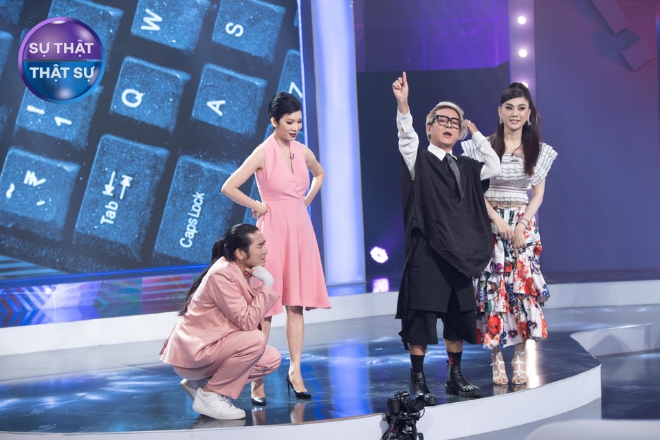 Xuân Lan, Lâm Khánh Chi, BB Trần tranh luận không ngớt trên Sự Thật Thật Sự - 1 Xuân Lan, Lâm Khánh Chi, BB Trần tranh luận không ngớt trên Sự Thật Thật Sự - 1