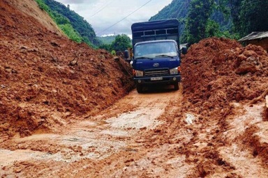 Sạt lở ở Sơn La làm 6 người chết và mất tích, một bản bị cô lập hoàn toàn