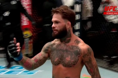 Cody Garbrandt né đòn tuyệt đỉnh, tung cú đấm khiến đối thủ bất tỉnh